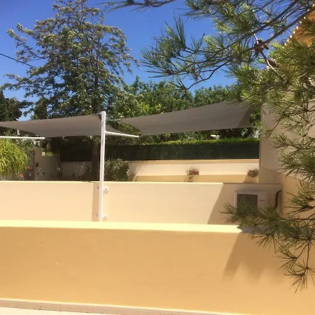 Eber: Poolside Near Old Town Apartment Albufeira