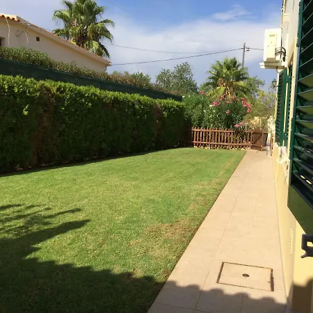 Eber: Poolside Near Old Town Apartment Albufeira