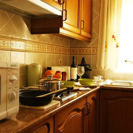 Apartment Eber: Poolside Near Old Town Albufeira