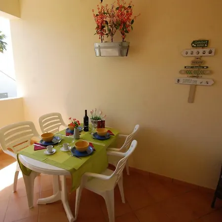 Eber: Poolside Near Old Town Albufeira