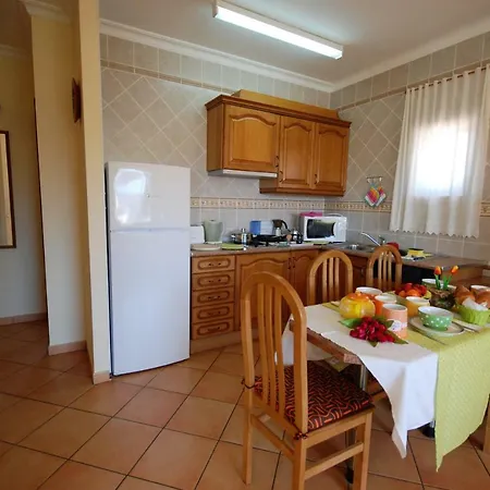 Eber: Poolside Near Old Town Apartment Albufeira