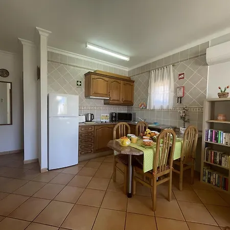 Διαμέρισμα Eber - Independent 1 & 2 Bedroom Apartments, Pool, Air Con, Fast Wi-fi, Near Old Town Of And Beaches *